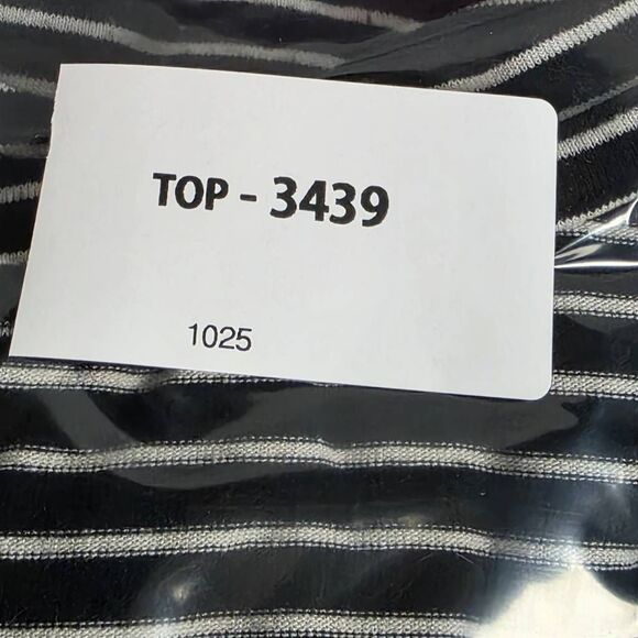 Old Navy 2X Luxe Black White Striped Tee Plus - Picture 6 of 6